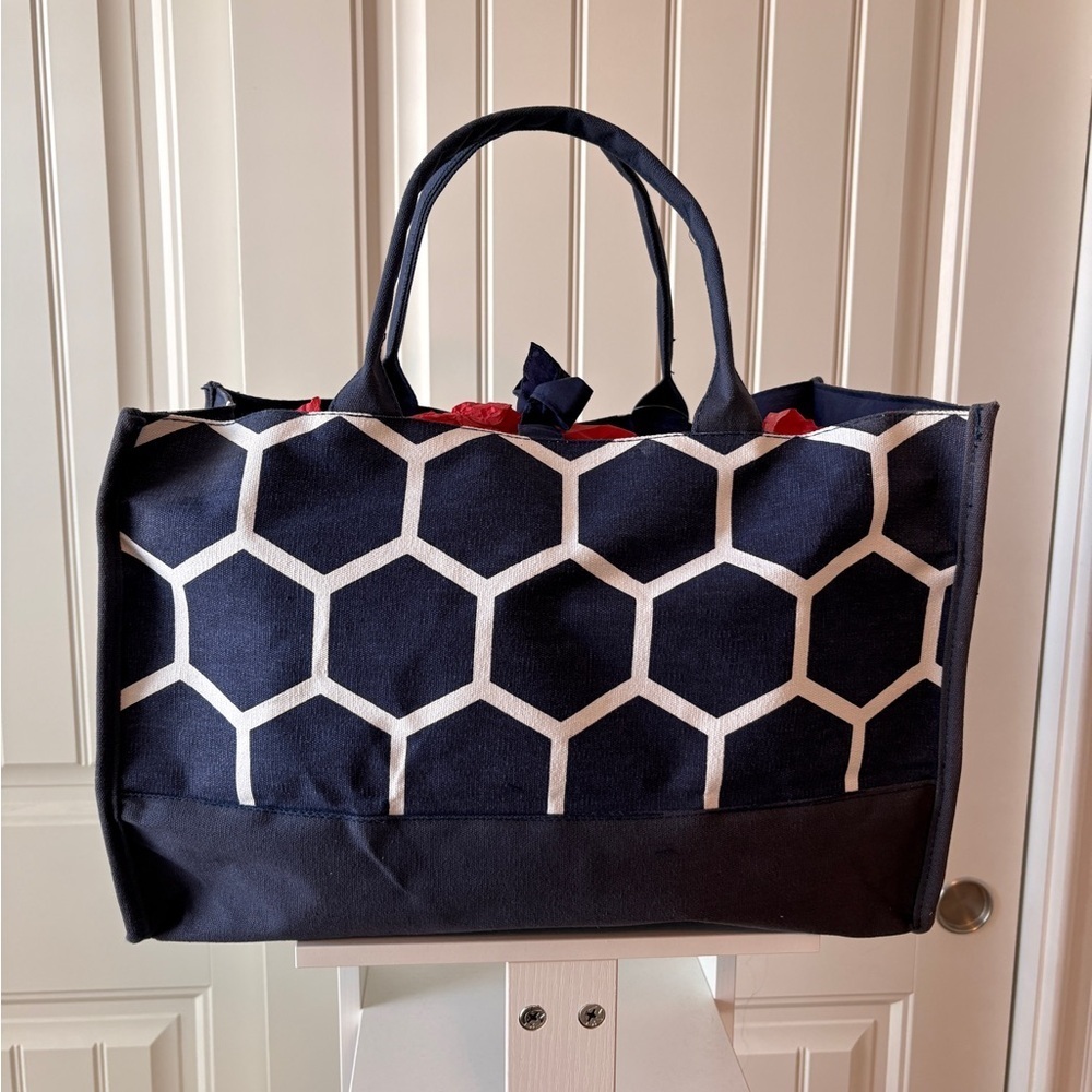 Buckhead Betties Bag NWT Stylish Navy and White Tote Bag